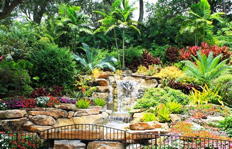 10 extraordinary botanical gardens you must see before you die.